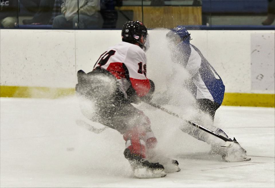 Men's Ice Hockey beats cross town rival Bates, 6-3