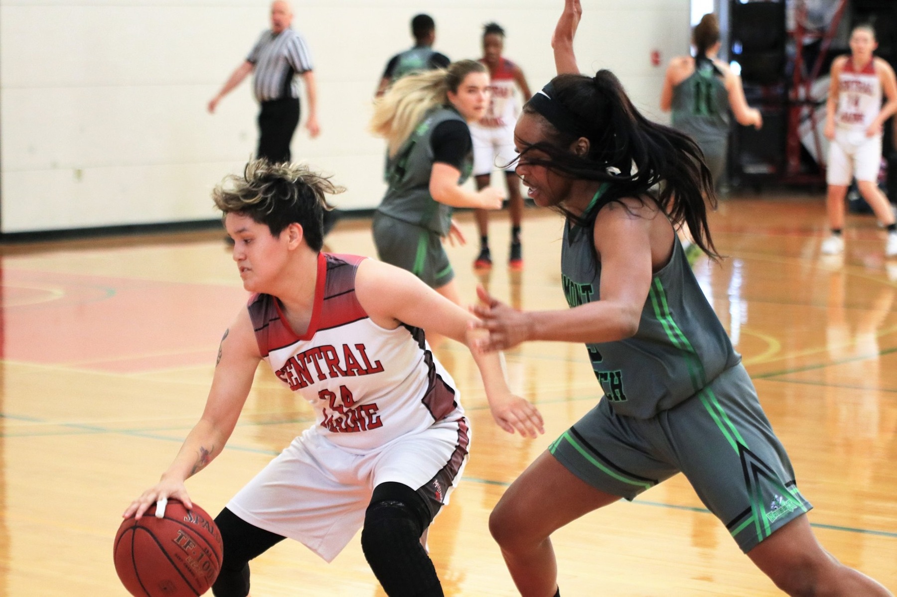Women’s Basketball defeats CCRI and rust in ugly win