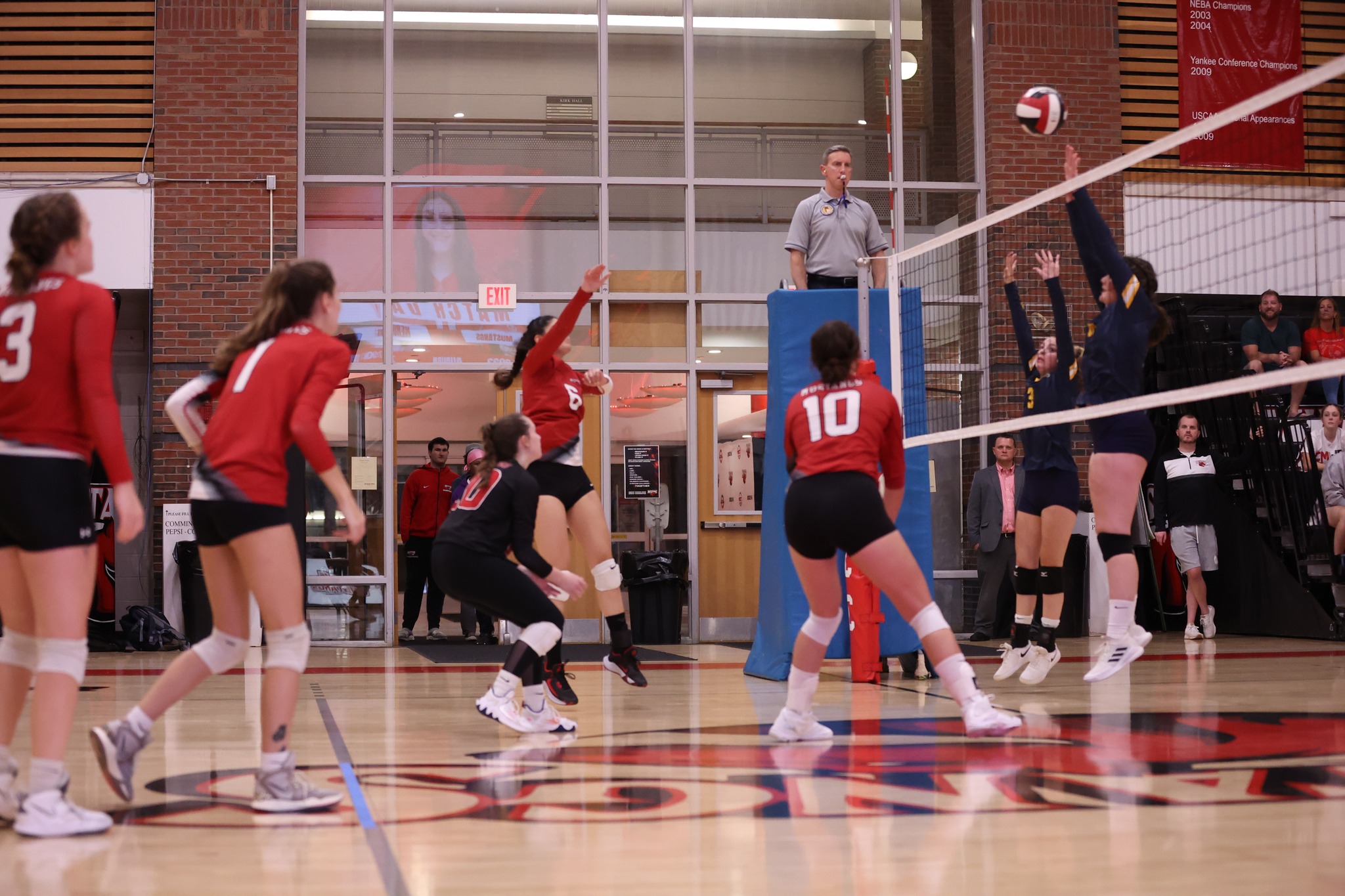 Women's Volleyball beats Seawolves in straight sets
