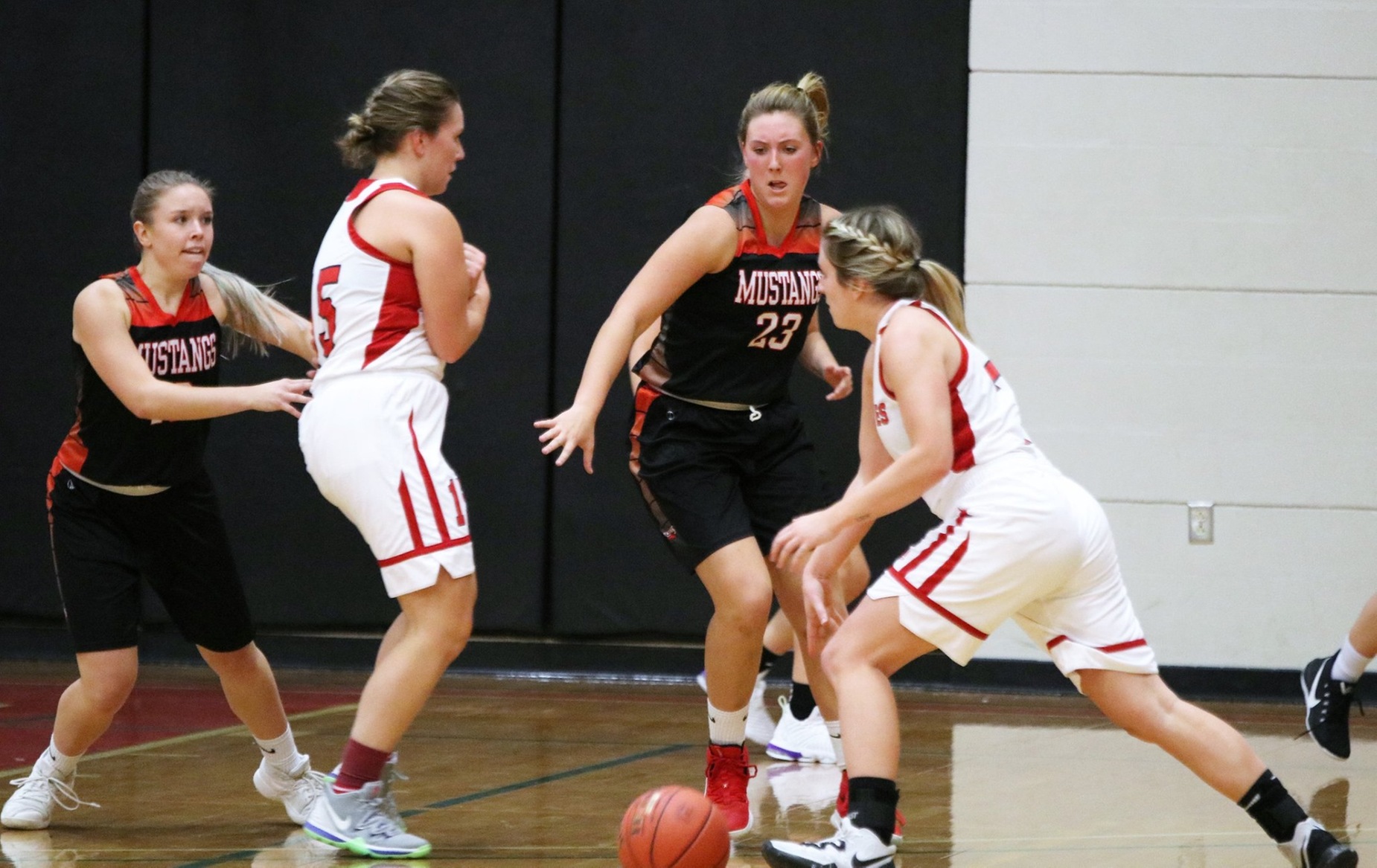Lady Mustangs sprint past CCRI and into holiday break