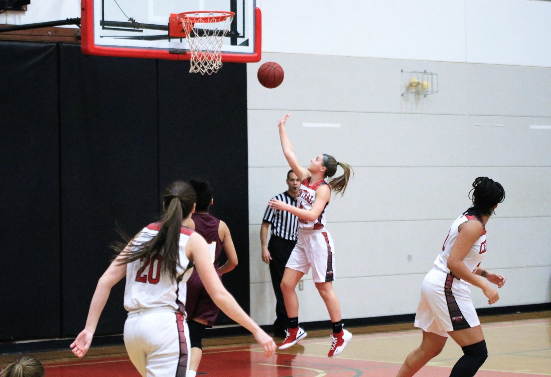 Women’s Basketball tames Bengals in elite USCAA matchup