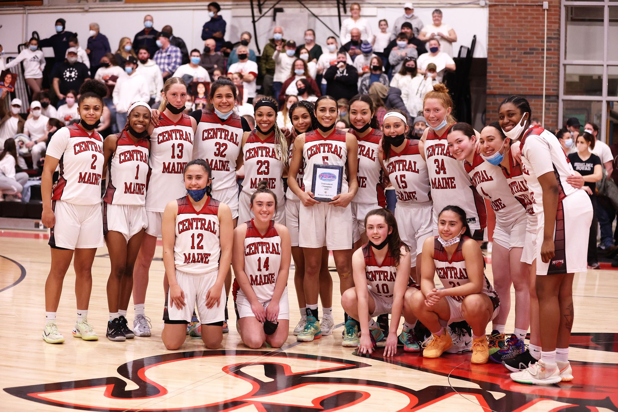 Women's Basketball wins historic 5th straight YSCC Championship